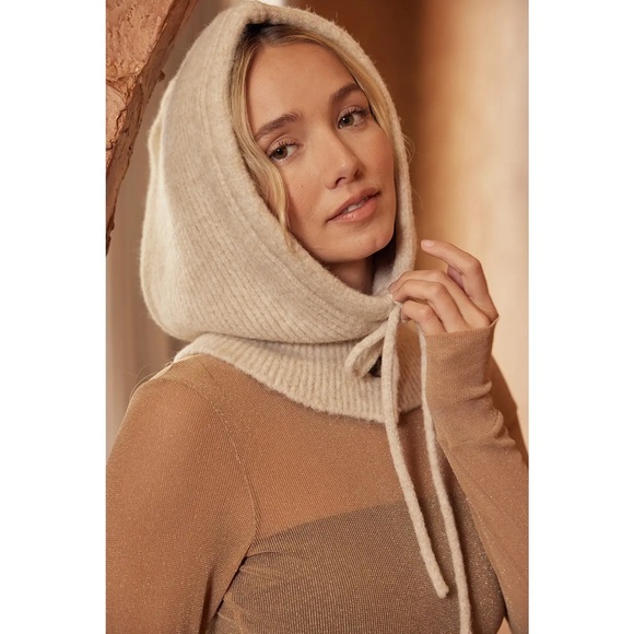 Elegant Beige Cowl Neck Balaclava - Picture 1 of 4